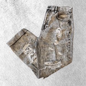 American Eagle Grey Denim Acid Wash Distressed Ripped Mom Jeans - 10 Regular.